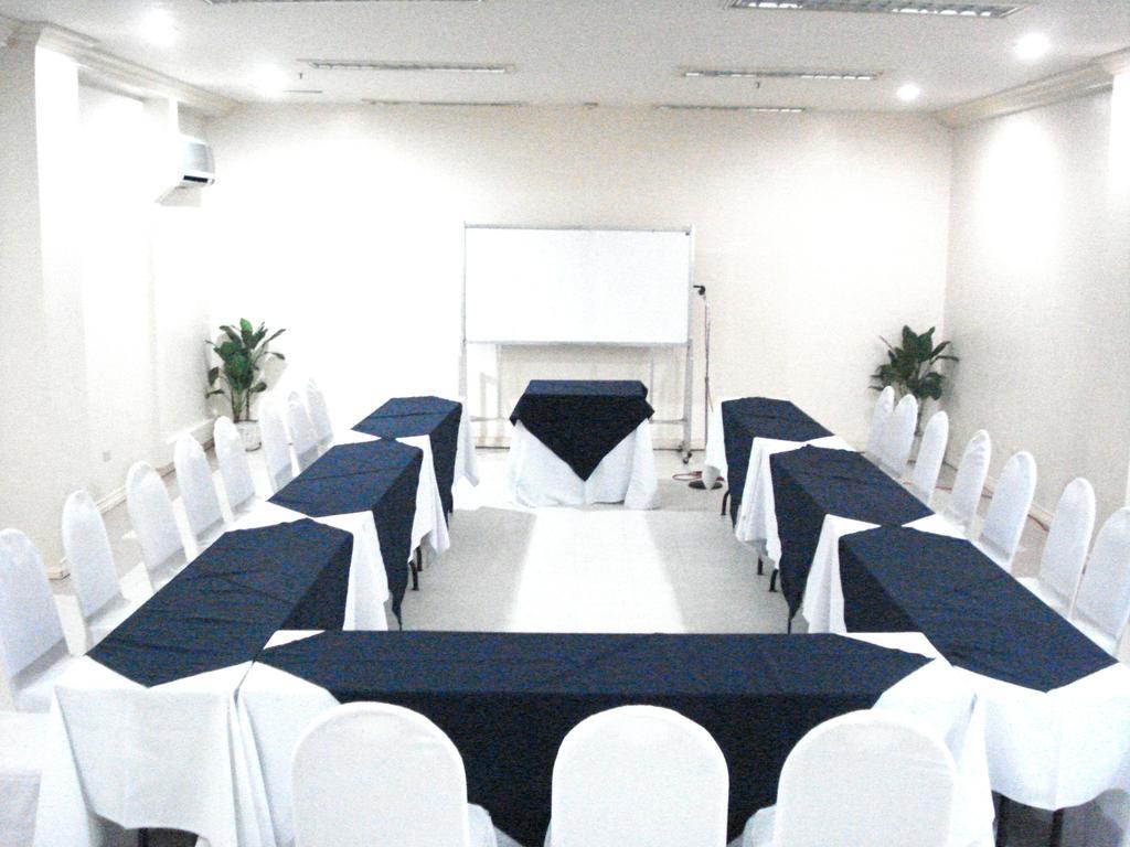 Pryce Plaza Hotel Cagayan de Oro Bagian luar foto